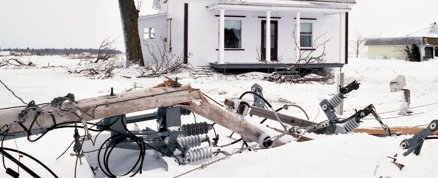 How To Heat Your Home When Electricity Goes Out - Camping Survival